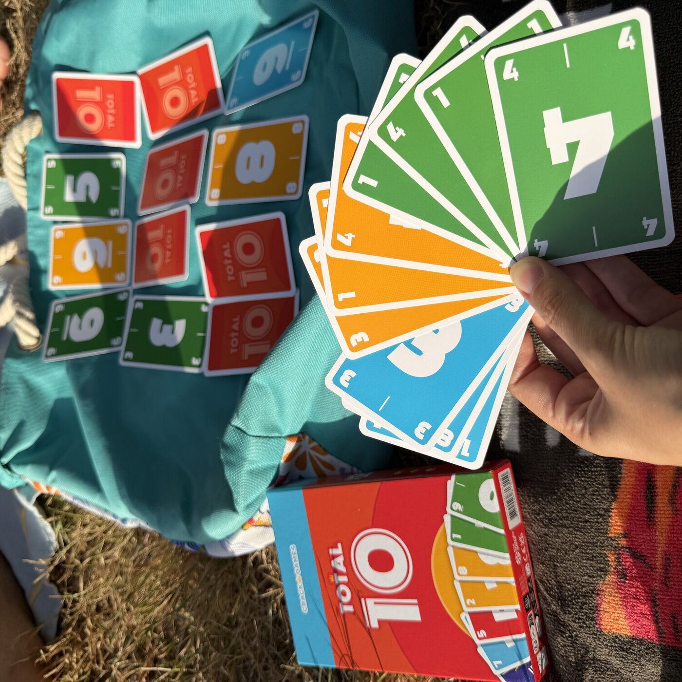 huch-friends-total-10-logikspiel-romm-kartenspiel image 7